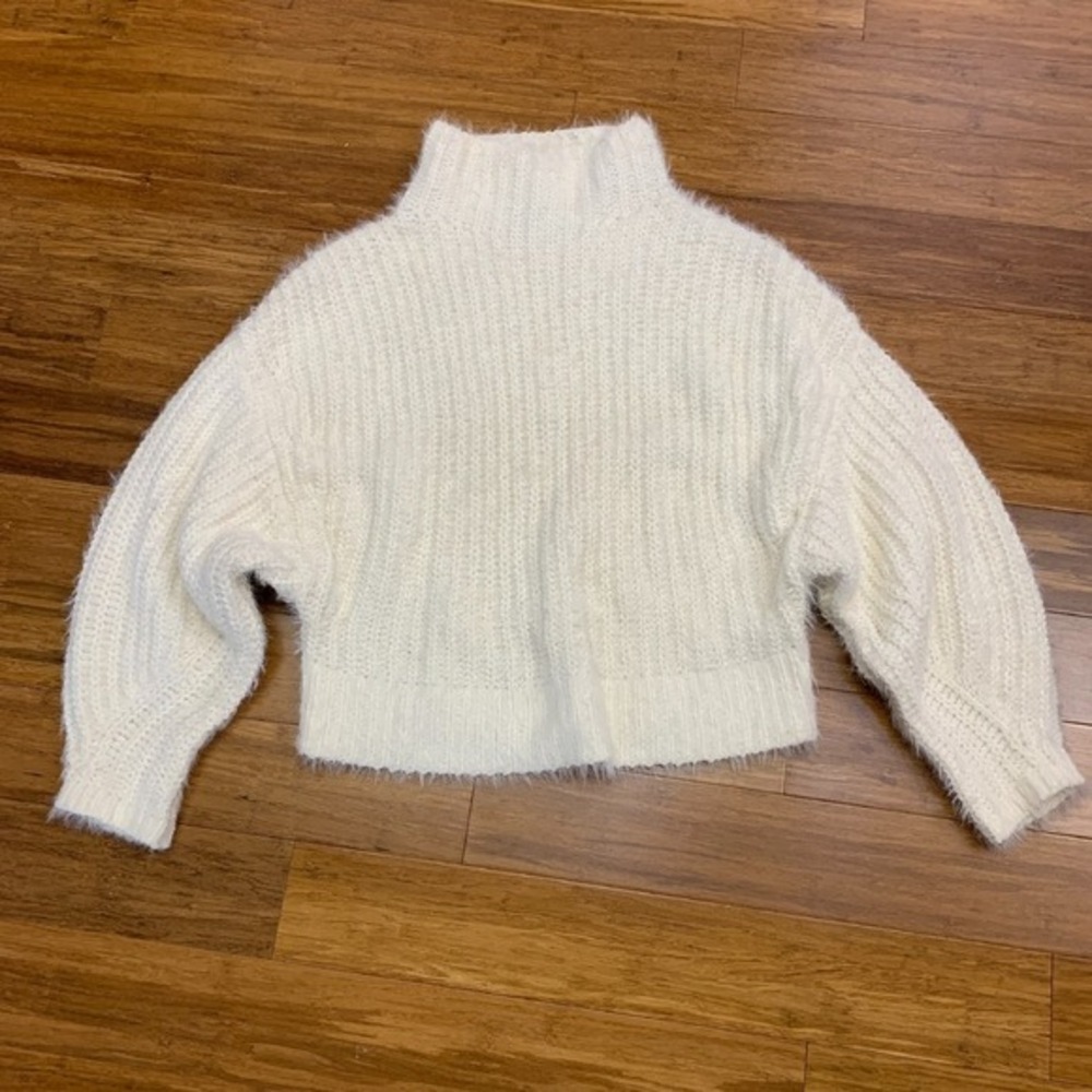 Express Fuzzy Knit Mock Neck Cropped Sweater Womens XS IvoryPullover Cozy Winter